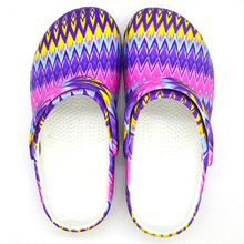 Hot selling 2019 New pattern design Printing women soft shoes garden medical clogs